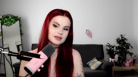 dellacrush_ online show from 9, 9, 2025