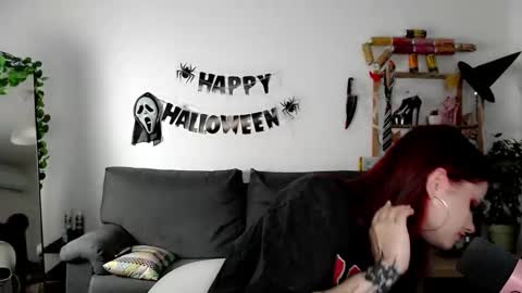 dellacrush_ online show from 20, 10, 2025