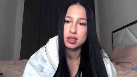 delly_love online show from 5, 10, 2025