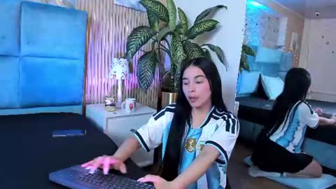 Snapshot of delphine_doll chatting on 24, 6, 2026 Delia online show from 24, 6, 2026