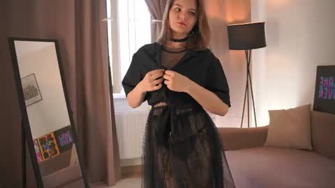 Hi my name is Sari nice to see you in my Room online show from 24, 7, 2026