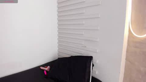 demy_ruiz online show from 25, 2, 2025