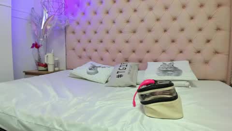 denisse_logan online show from 7, 6, 2026