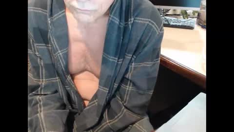 Snapshot of denn_jett chatting on 18, 12, 2025 Den Jet online show from 18, 12, 2025