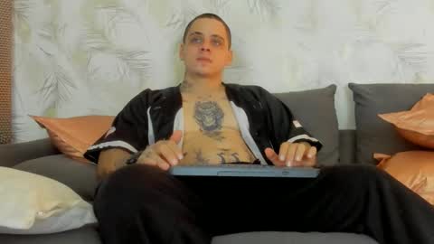 dennis munera online show from 16, 2, 2025