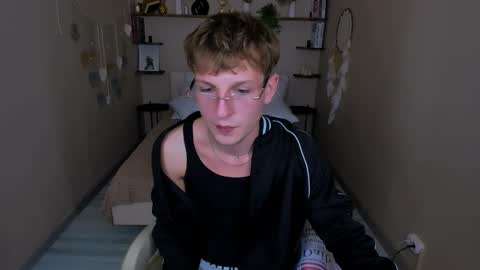 Snapshot of dennis_rodriguez chatting on 23, 11, 2025 Dennis online show from 23, 11, 2025