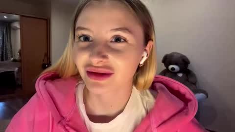 Snapshot of deonnagarn chatting on 14, 10, 2025 Vi Victoria online show from 14, 10, 2025