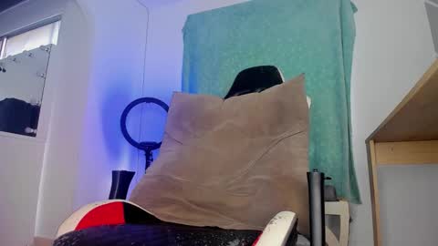 dereckhardd online show from 13, 2, 2026