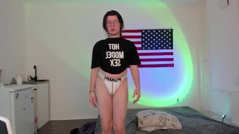 Snapshot of derek_shameless chatting on 1, 12, 2025 Derek online show from 1, 12, 2025