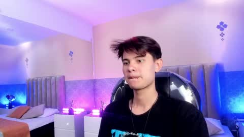 derek_sinn online show from 20, 4, 2026