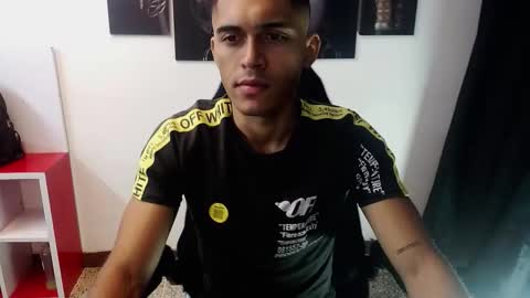 Snapshot of derek_storm_ chatting on 8, 11, 2025 D E R E K online show from 8, 11, 2025