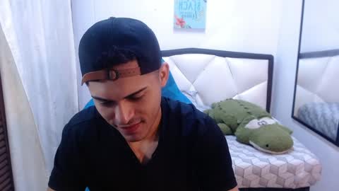 Snapshot of derek_storm_ chatting on 7, 4, 2026 D E R E K online show from 7, 4, 2026