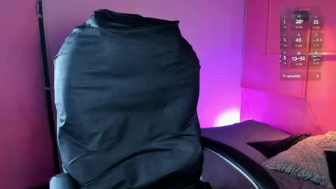 Snapshot of desi_latin chatting on 29, 4, 2026 NTMY guys im a kinda desi from Medellin online show from 29, 4, 2026