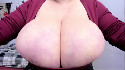 Snapshot of desirehugeboobs4you chatting on 1, 2, 2025 Nicky online show from 1, 2, 2025