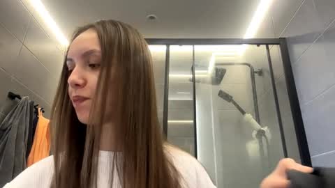 Ksenia online show from 4, 4, 2026