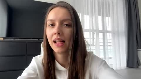 Ksenia online show from 7, 4, 2026