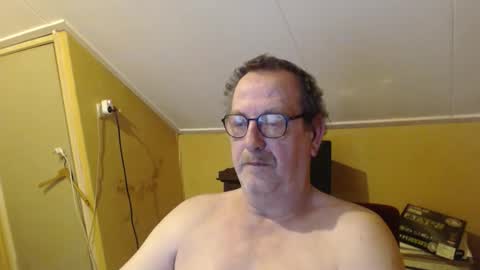 Snapshot of destelp chatting on 29, 11, 2025 destelp online show from 29, 11, 2025