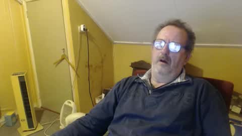 Snapshot of destelp chatting on 4, 3, 2026 destelp online show from 4, 3, 2026