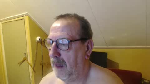 Snapshot of destelp chatting on 2, 4, 2026 destelp online show from 2, 4, 2026
