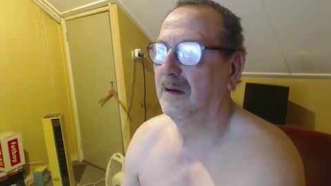 Snapshot of destelp chatting on 18, 4, 2026 destelp online show from 18, 4, 2026