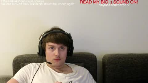 Snapshot of devantheplug chatting on 30, 12, 2024 Devan online show from 30, 12, 2024