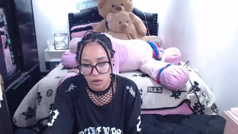 Snapshot of devi_black_13_ chatting on 5, 4, 2026 devi_black_13_ online show from 5, 4, 2026