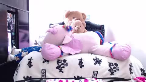Snapshot of devi_black_13_ chatting on 28, 4, 2026 devi_black_13_ online show from 28, 4, 2026