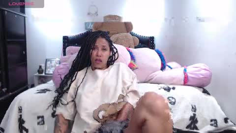 Snapshot of devi_black_13_ chatting on 6, 5, 2026 devi_black_13_ online show from 6, 5, 2026