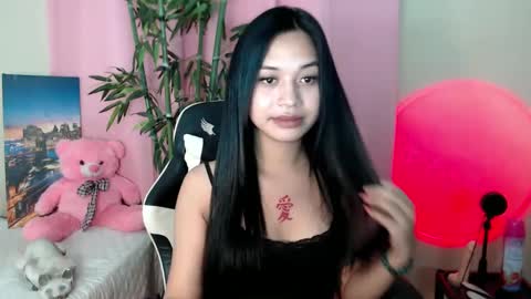 Snapshot of devine_goddessx chatting on 1, 2, 2025 Devine Greyson online show from 1, 2, 2025