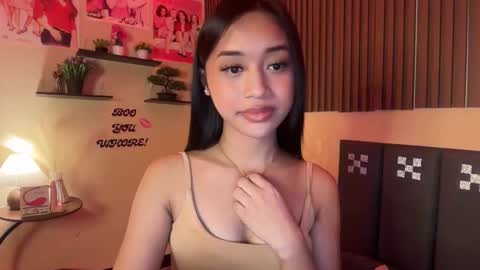 Snapshot of devine_goddessx chatting on 4, 10, 2025 Devine Greyson online show from 4, 10, 2025