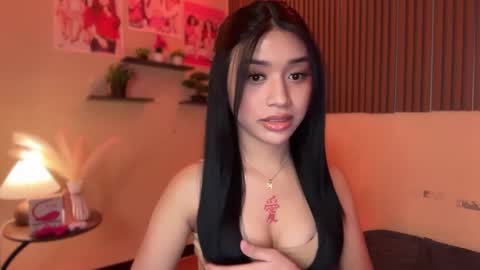 Snapshot of devine_goddessx chatting on 19, 10, 2025 Devine Greyson online show from 19, 10, 2025