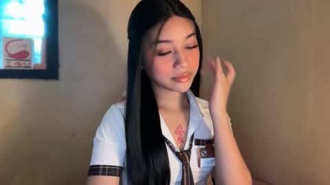 Snapshot of devine_goddessx chatting on 13, 11, 2025 Devine Greyson online show from 13, 11, 2025