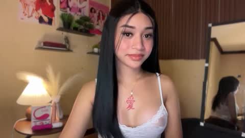 Snapshot of devine_goddessx chatting on 21, 12, 2025 Devine Greyson online show from 21, 12, 2025