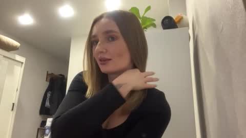 Snapshot of devoramarkuson chatting on 20, 11, 2025 Mira online show from 20, 11, 2025