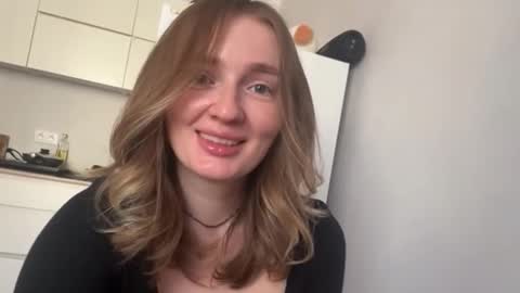 Snapshot of devoramarkuson chatting on 30, 11, 2025 Mira online show from 30, 11, 2025