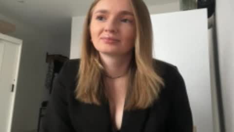 Snapshot of devoramarkuson chatting on 3, 12, 2025 Mira online show from 3, 12, 2025