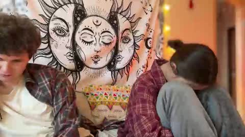 Snapshot of di_n_alex chatting on 14, 2, 2025 Di Alex online show from 14, 2, 2025