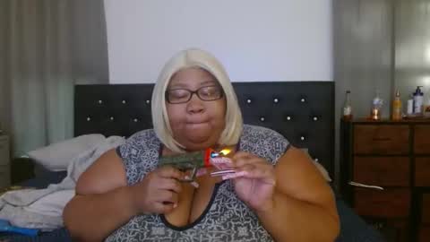 Snapshot of diamondbbwqueen chatting on 26, 4, 2026 diamondbbwqueen online show from 26, 4, 2026