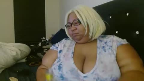 Snapshot of diamondbbwqueen chatting on 9, 5, 2026 diamondbbwqueen online show from 9, 5, 2026