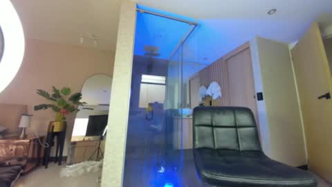 dianac1998 online show from 13, 4, 2026