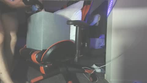 Dick And Muscle online show from 1, 10, 2025