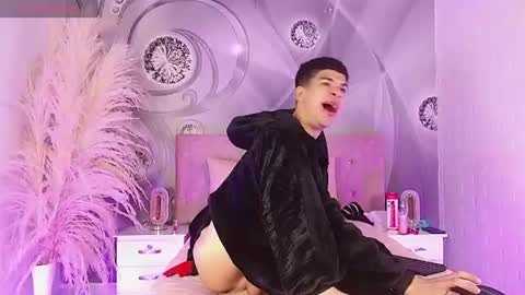 Snapshot of dilan_femboy_ chatting on 4, 7, 2026 dilan_femboy_ online show from 4, 7, 2026