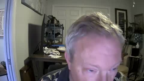 DirtkPitt Fun guy working online show from 11, 1, 2025