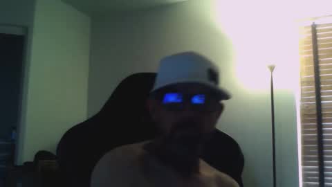 Snapshot of dirtrider15 chatting on 17, 4, 2026 dirtrider15 online show from 17, 4, 2026