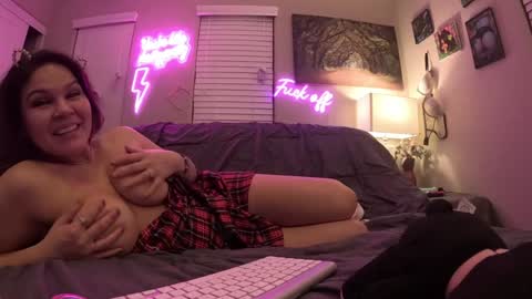 Daisy Love online show from 3, 2, 2025