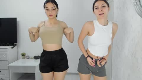 Gyna    Josie    online show from 14, 1, 2025