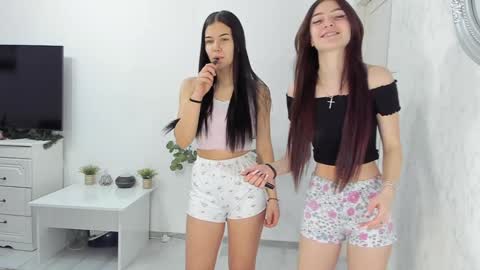 Gyna    Josie    online show from 7, 3, 2025