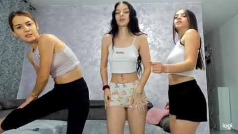 Gyna    Josie    online show from 14, 9, 2025