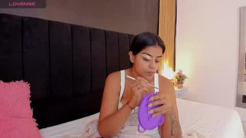 Soffie - Valentina - Yuya  Astro online show from 22, 4, 2026