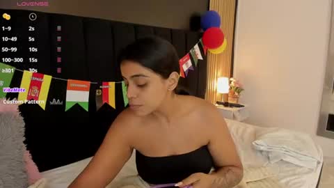 Soffie - Valentina - Yuya  Astro online show from 2, 7, 2026